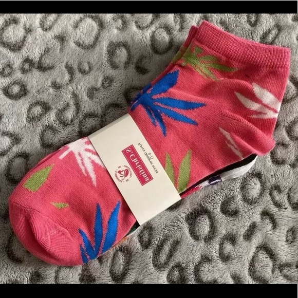 3 Pair Pack of Pot Leaf Ankle Socks 🍃 Hot Pink, White, & Black 💗🖤🤍 Brand New - Picture 3 of 4